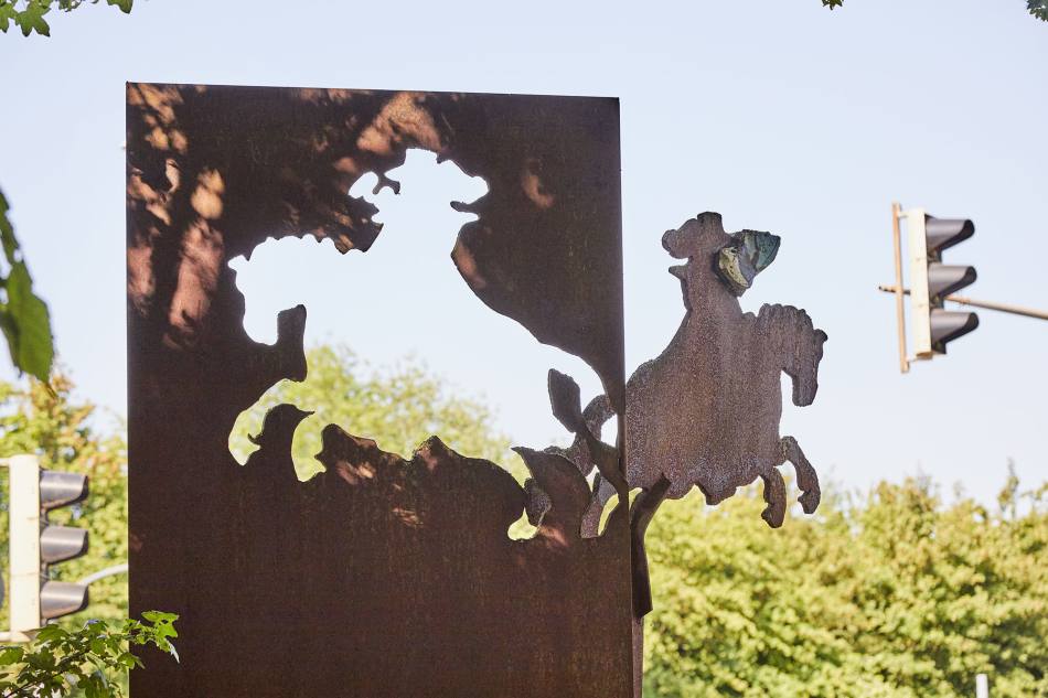 Sculpture by Volker-Johannes Trieb 